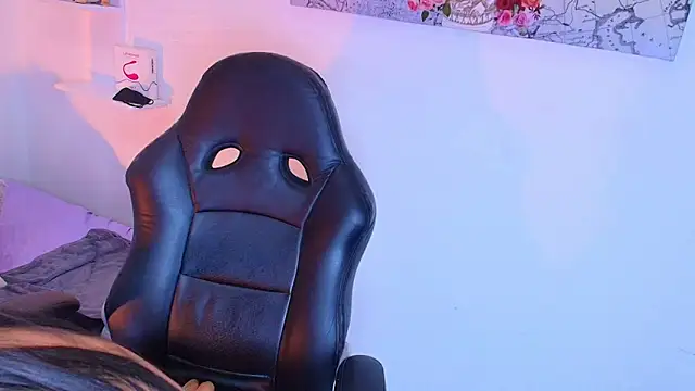 jennifer Scot online show from October 18, 2025, 3:47 pm