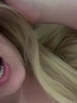 loiragoxtosinnha online show from November 28, 2025, 3:39 am