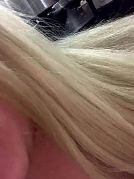 loiragoxtosinnha online show from November 10, 2025, 4:39 am