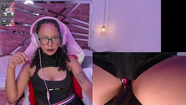 NovaLyn online show from November 4, 2025, 4:16 am