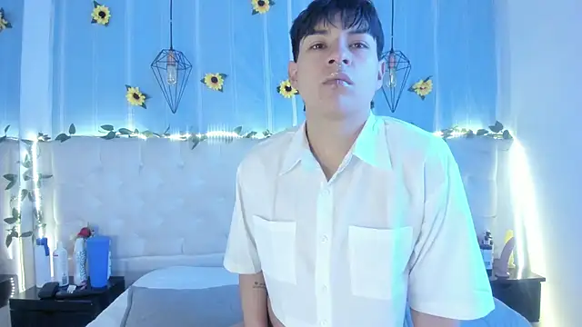 Snapshot of AleAurarashi chatting on October 19, 2025, 4:04 am AleAurarashi online show from October 19, 2025, 4:04 am