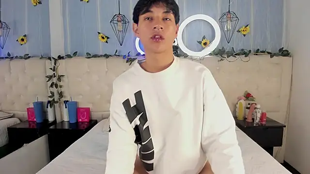 Snapshot of AleAurarashi chatting on November 28, 2025, 2:23 am AleAurarashi online show from November 28, 2025, 2:23 am