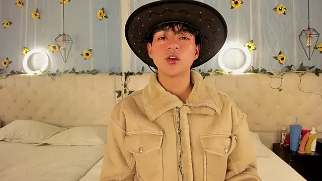 Snapshot of AleAurarashi chatting on November 14, 2025, 6:06 am AleAurarashi online show from November 14, 2025, 6:06 am