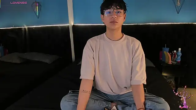 Snapshot of AleAurarashi chatting on September 19, 2025, 10:08 am AleAurarashi online show from September 19, 2025, 10:08 am