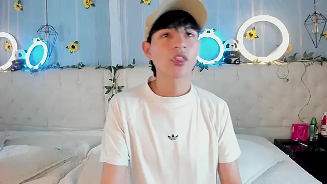 Snapshot of AleAurarashi chatting on November 18, 2025, 4:38 am AleAurarashi online show from November 18, 2025, 4:38 am