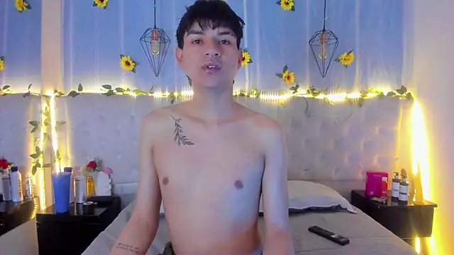 Snapshot of AleAurarashi chatting on October 21, 2025, 8:03 am AleAurarashi online show from October 21, 2025, 8:03 am