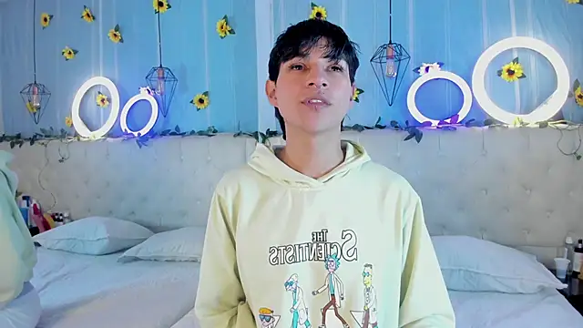 Snapshot of AleAurarashi chatting on November 16, 2025, 1:43 am AleAurarashi online show from November 16, 2025, 1:43 am