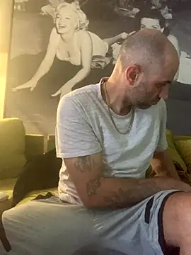 Snapshot of Hothotboyg chatting on October 9, 2025, 11:27 pm Hothotboyg online show from October 9, 2025, 11:27 pm