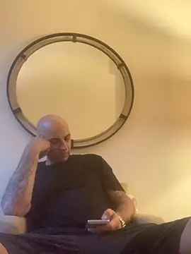 Snapshot of Hothotboyg chatting on November 26, 2025, 12:10 am Hothotboyg online show from November 26, 2025, 12:10 am