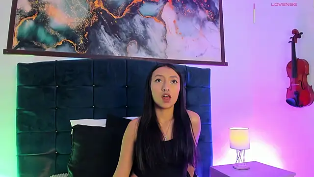 Luna Moo  online show from November 11, 2025, 4:18 am