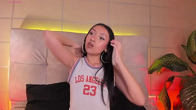 Luna Moo  online show from October 22, 2025, 4:34 am