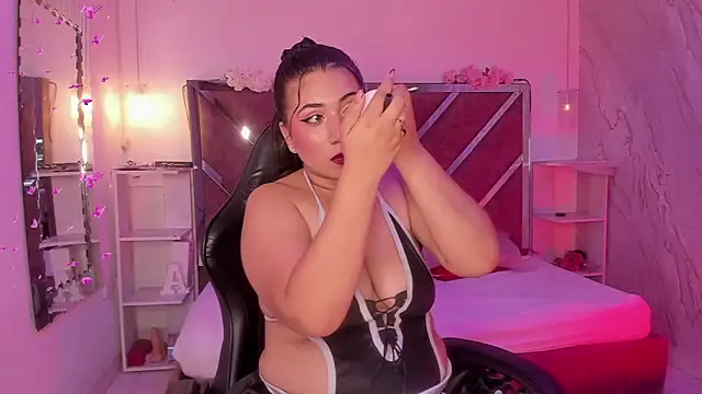 Snapshot of BBWCloe_ chatting on November 14, 2025, 4:27 am BBWCloe online show from November 14, 2025, 4:27 am