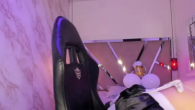 Snapshot of BBWCloe_ chatting on September 24, 2025, 4:08 am BBWCloe online show from September 24, 2025, 4:08 am