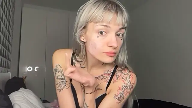 Snapshot of FluffySlutt chatting on October 7, 2025, 10:55 pm FluffySlutt online show from October 7, 2025, 10:55 pm