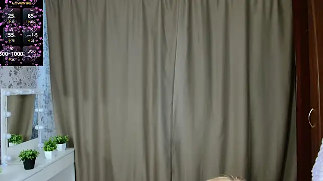 juicegirl3408 online show from September 27, 2025, 10:32 am