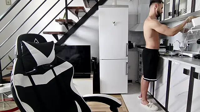 RyanStorm  online show from October 7, 2025, 12:39 pm