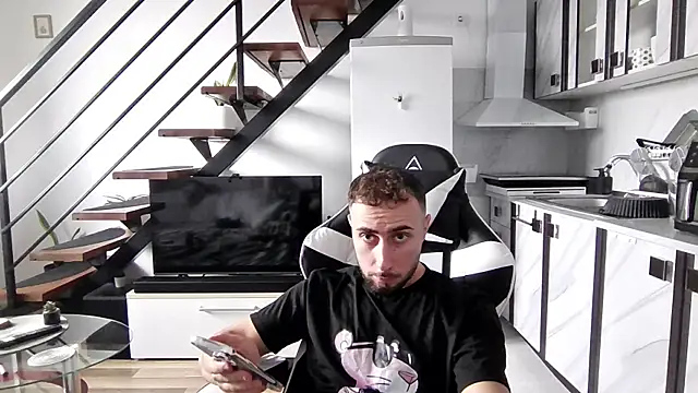 RyanStorm  online show from October 4, 2025, 3:24 pm