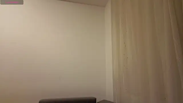 Snapshot of SkinnyMode chatting on October 23, 2025, 4:49 pm SkinnyMode online show from October 23, 2025, 4:49 pm