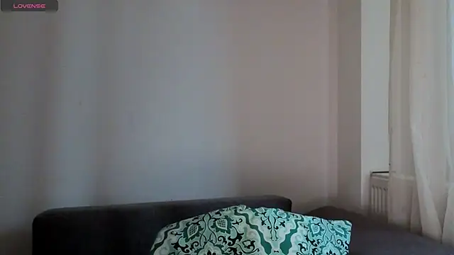 Snapshot of SkinnyMode chatting on October 30, 2025, 12:03 pm SkinnyMode online show from October 30, 2025, 12:03 pm