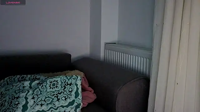 Snapshot of SkinnyMode chatting on October 27, 2025, 7:15 pm SkinnyMode online show from October 27, 2025, 7:15 pm