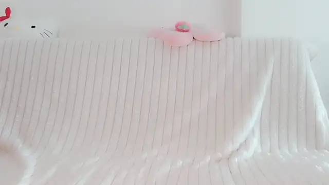 Emmahahaha17 online show from April 19, 2026, 6:25 am