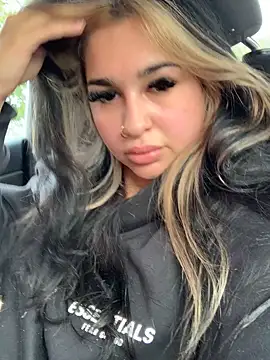 BrunetteBrat-xo online show from September 30, 2025, 11:05 am