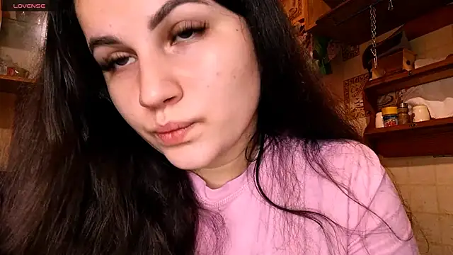 DierdreCousineau online show from November 17, 2025, 10:08 am