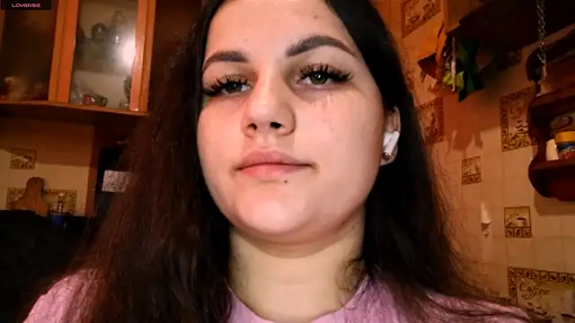 DierdreCousineau online show from November 16, 2025, 10:20 am