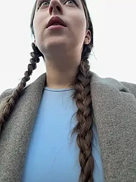 FroggyAnna online show from October 8, 2025, 2:18 pm