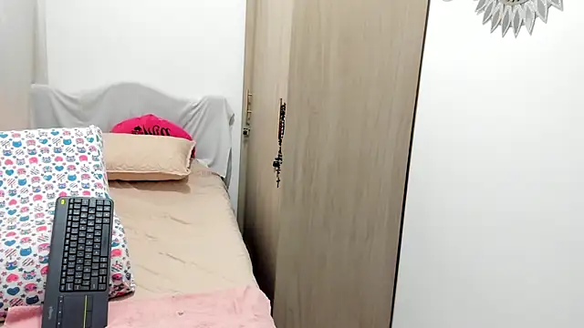 Isbettyche online show from November 6, 2025, 12:14 am