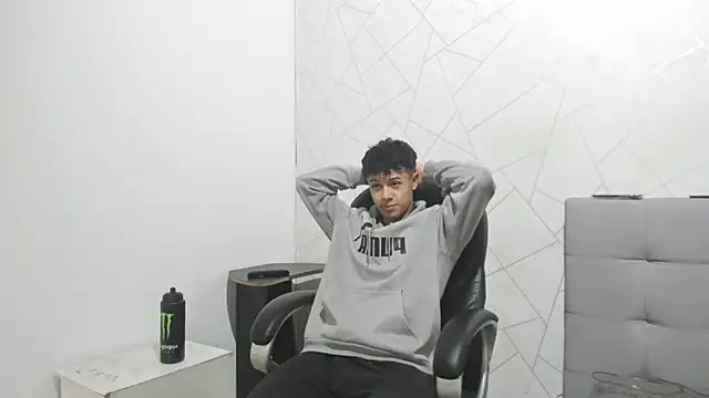 Alex Colton7 online show from November 14, 2025, 3:43 am