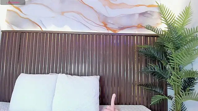 Roxie-NS online show from April 6, 2026, 11:44 am