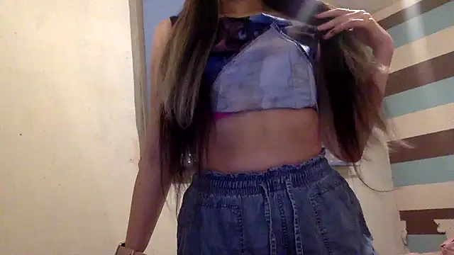 Snapshot of Bellababexox_ chatting on September 15, 2025, 4:35 am Bellababexox online show from September 15, 2025, 4:35 am