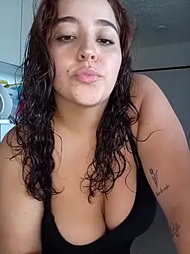 LoanaSantos online show from November 12, 2025, 9:18 pm