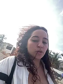 LoanaSantos online show from September 24, 2025, 9:43 pm