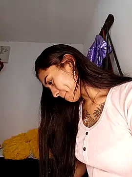 Liahdiaz  online show from November 14, 2025, 3:48 pm