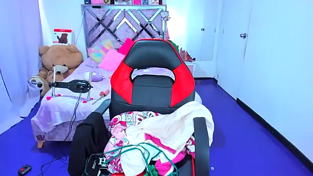 Luna Analya online show from March 18, 2026, 2:52 pm