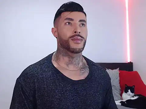 Snapshot of andrea_de_lucaa chatting on November 25, 2025, 2:23 am andrea de lucaa online show from November 25, 2025, 2:23 am