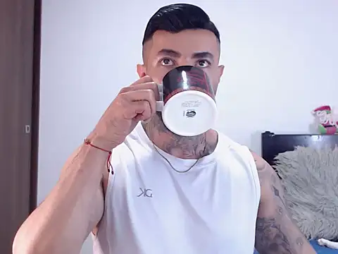 Snapshot of andrea_de_lucaa chatting on December 3, 2025, 4:13 am andrea de lucaa online show from December 3, 2025, 4:13 am