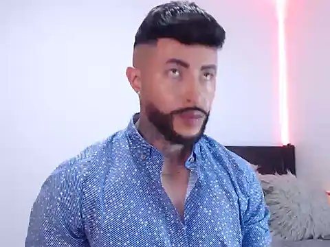 Snapshot of andrea_de_lucaa chatting on October 17, 2025, 3:43 am andrea de lucaa online show from October 17, 2025, 3:43 am