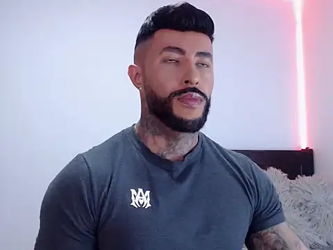 Snapshot of andrea_de_lucaa chatting on October 18, 2025, 11:40 pm andrea de lucaa online show from October 18, 2025, 11:40 pm