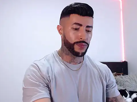 Snapshot of andrea_de_lucaa chatting on October 9, 2025, 3:29 am andrea de lucaa online show from October 9, 2025, 3:29 am