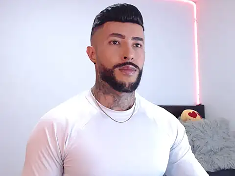 Snapshot of andrea_de_lucaa chatting on September 14, 2025, 12:11 am andrea de lucaa online show from September 14, 2025, 12:11 am