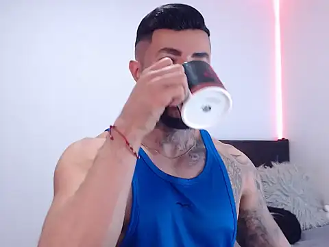 Snapshot of andrea_de_lucaa chatting on November 19, 2025, 3:28 am andrea de lucaa online show from November 19, 2025, 3:28 am