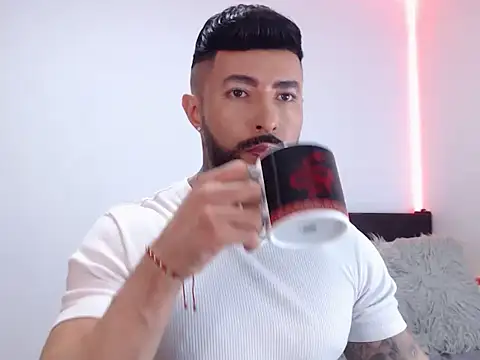 Snapshot of andrea_de_lucaa chatting on October 22, 2025, 4:01 am andrea de lucaa online show from October 22, 2025, 4:01 am