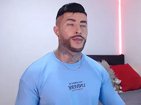 Snapshot of andrea_de_lucaa chatting on November 26, 2025, 4:23 am andrea de lucaa online show from November 26, 2025, 4:23 am