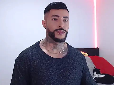 Snapshot of andrea_de_lucaa chatting on November 18, 2025, 3:43 am andrea de lucaa online show from November 18, 2025, 3:43 am