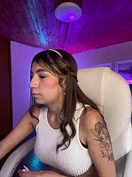 Isabella18 pink online show from February 9, 2026, 6:28 pm