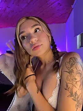 Snapshot of Isabella18_pink chatting on May 26, 2026, 7:56 pm Isabella18 pink online show from May 26, 2026, 7:56 pm