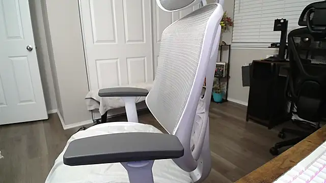 SHEILYN  online show from September 17, 2025, 9:55 am